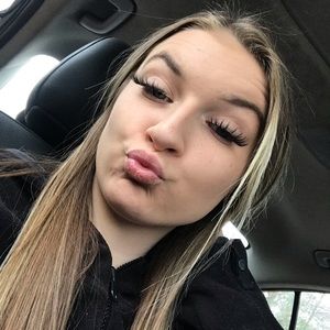 Meet your Posher, Chloe